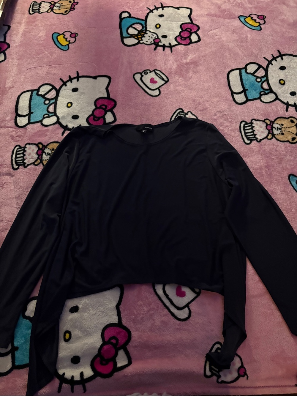 Women's Black Long-Sleeve Cropped Top